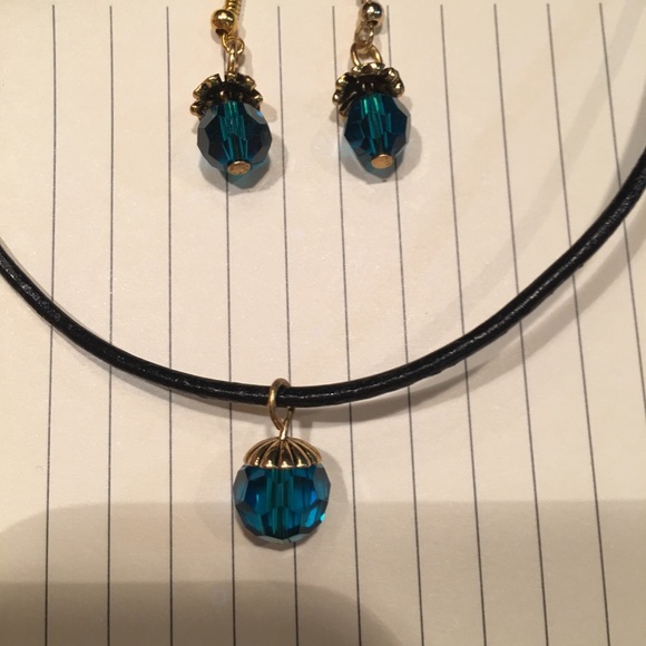 🆕Blue crystal necklace & earrings set NWT - Picture 7 of 8
